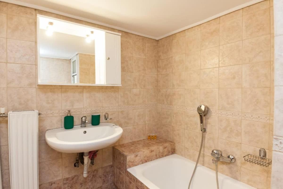 Apartment Luxury Pireas New 2br Urban Escape Piraeus
