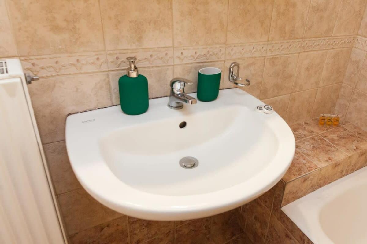 Luxury Pireas New 2br Urban Escape Apartment Piraeus