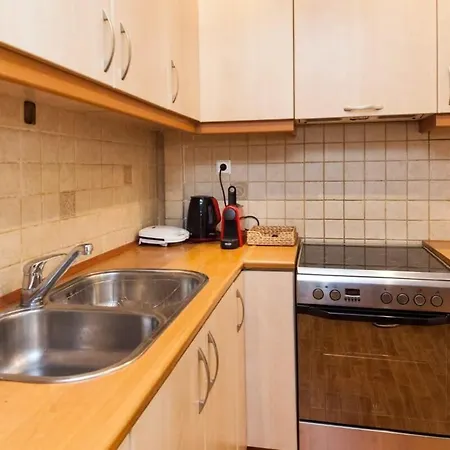 Luxury Pireas Stay New 2Br Urban Escape Exterior photo