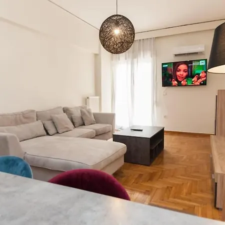 Luxury Pireas Stay New 2Br Urban Escape Exterior photo