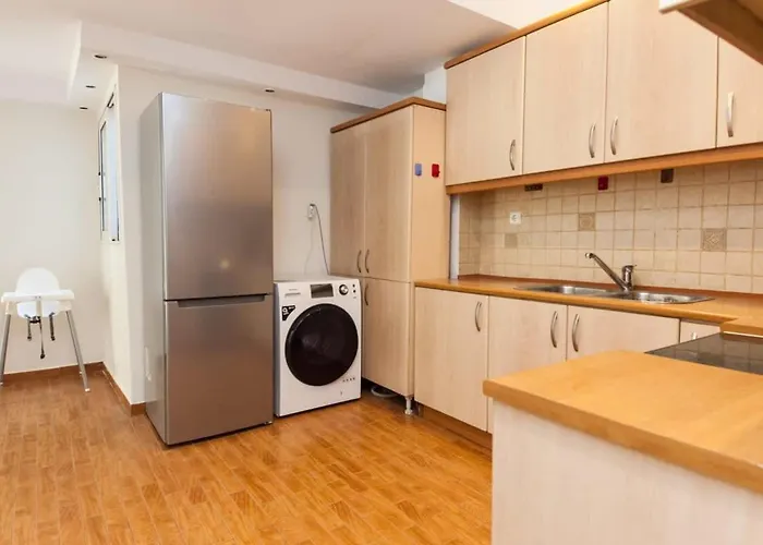 Luxury Pireas Stay New 2Br Urban Escape